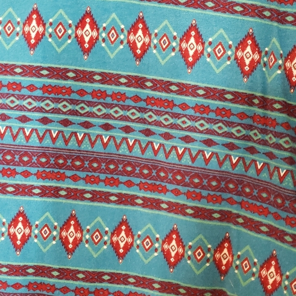 Blue and red patterned t-shirt. - Picture 2 of 2